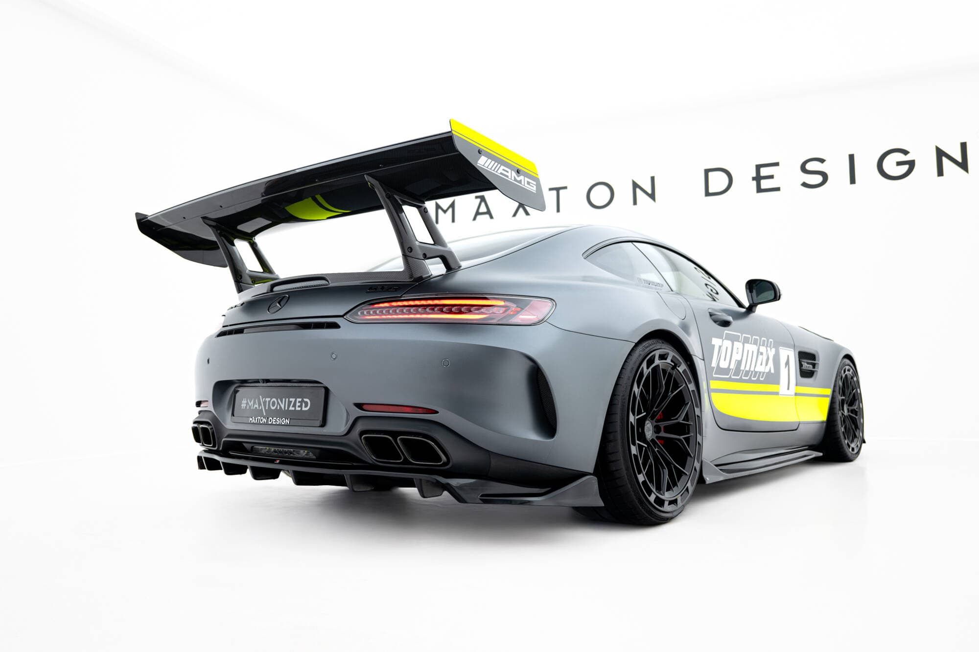 Achterdiffuser met verticale lamellen op Mercedes-AMG GT C C190 Facelift, bodykit door Wrapmaster DH Den Haag