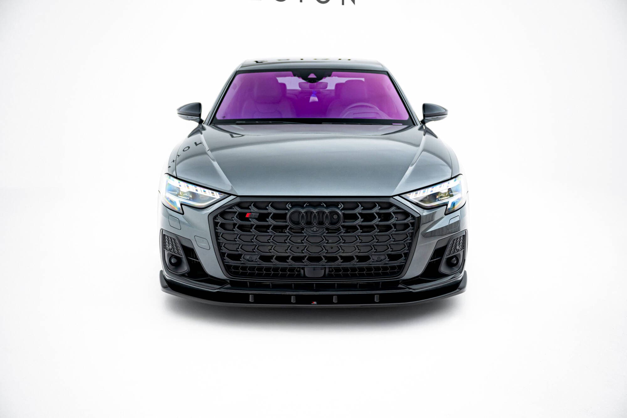 Set splitters op Audi S8 D5 Facelift, bodykit gemonteerd door Wrapmaster DH Den Haag