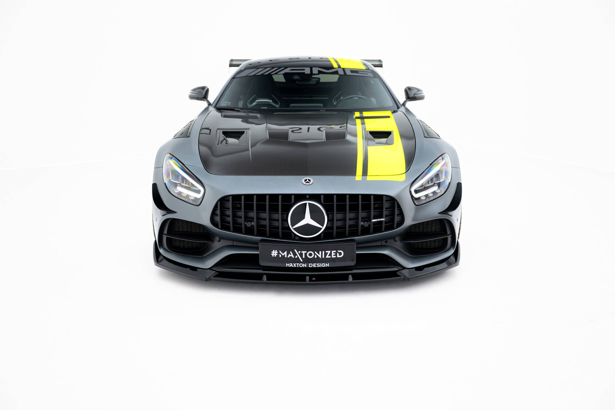 Set splitters op Mercedes-AMG GT C C190 Facelift, bodykit gemonteerd door Wrapmaster DH Den Haag